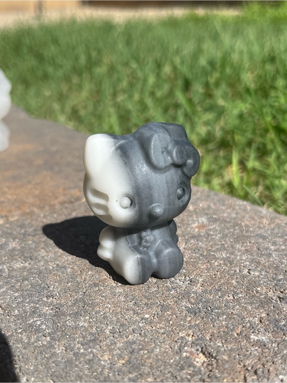 CHIP DISCOUNT 🎀 Gray Agate Hello Kitty Crystal Carving 🎀